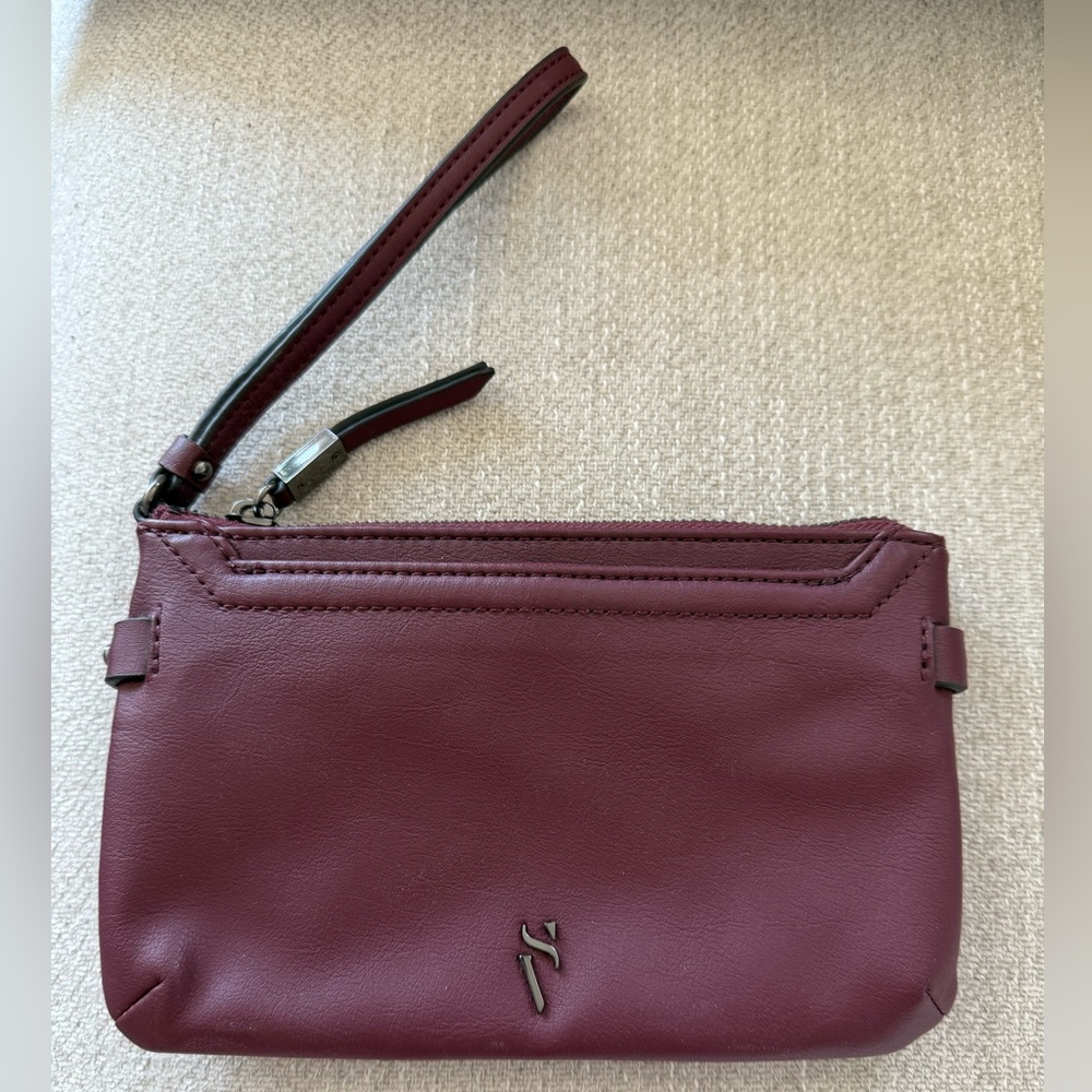 Simply Vera by Vera Wang 🔮Burgundy Wristlet 🔮 NEW WITHOUT TAGS